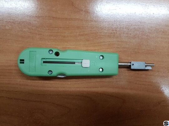 Attrezzo di connessione per moduli IDC