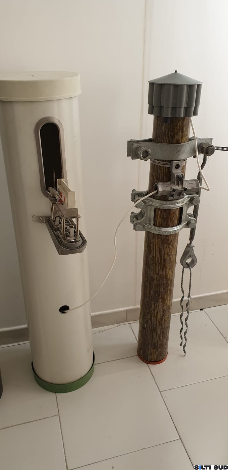 Fiberglass poles plug with optical fiber outputs - Image 2