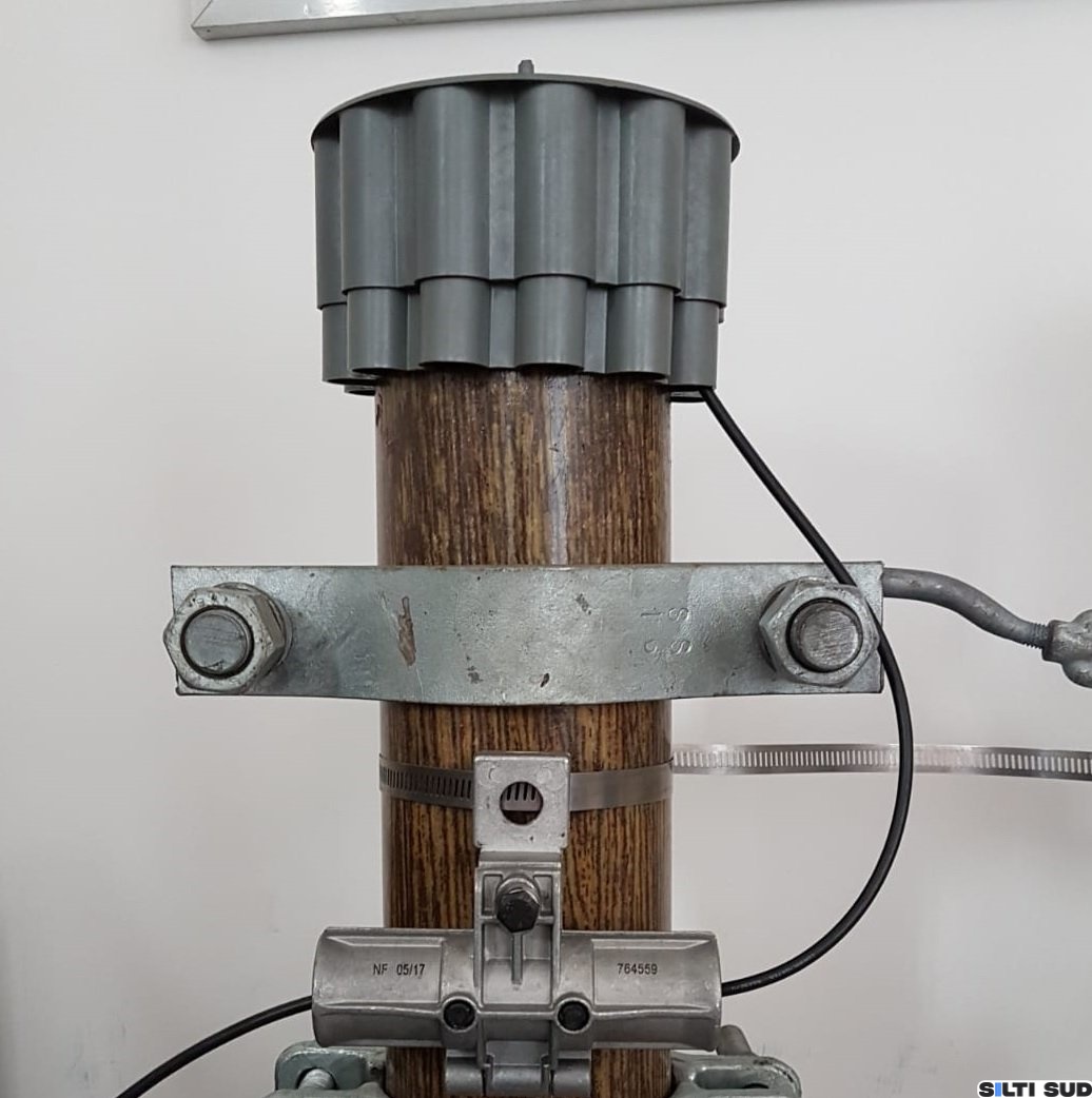 Fiberglass poles plug with optical fiber outputs