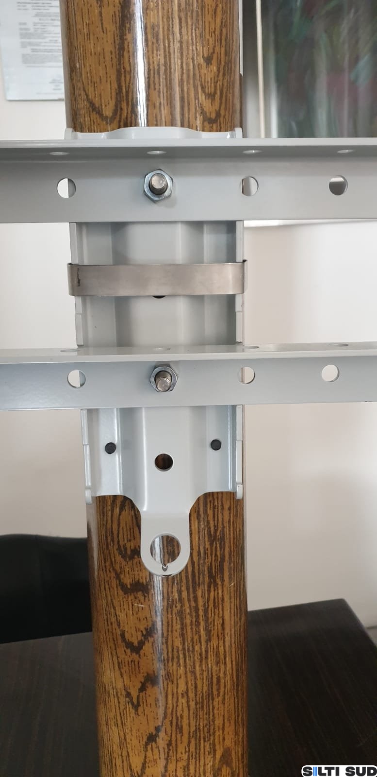 Spacer bracket for overhead cables - Image 3