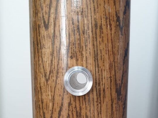 Tube accessoire pour poteau en fibre de verre