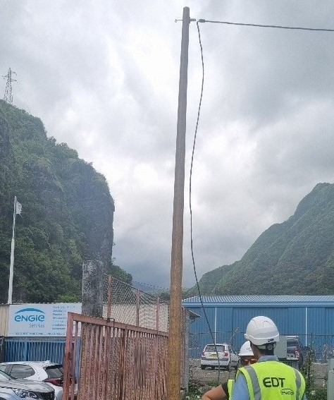 Fiberglass poles_GFRP_Pali in vetroresina_Poteaux composites_Utility poles 99991 (1)